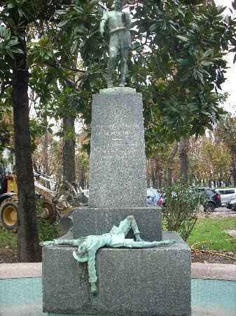 fontana-a-pinocchio-vandalizza